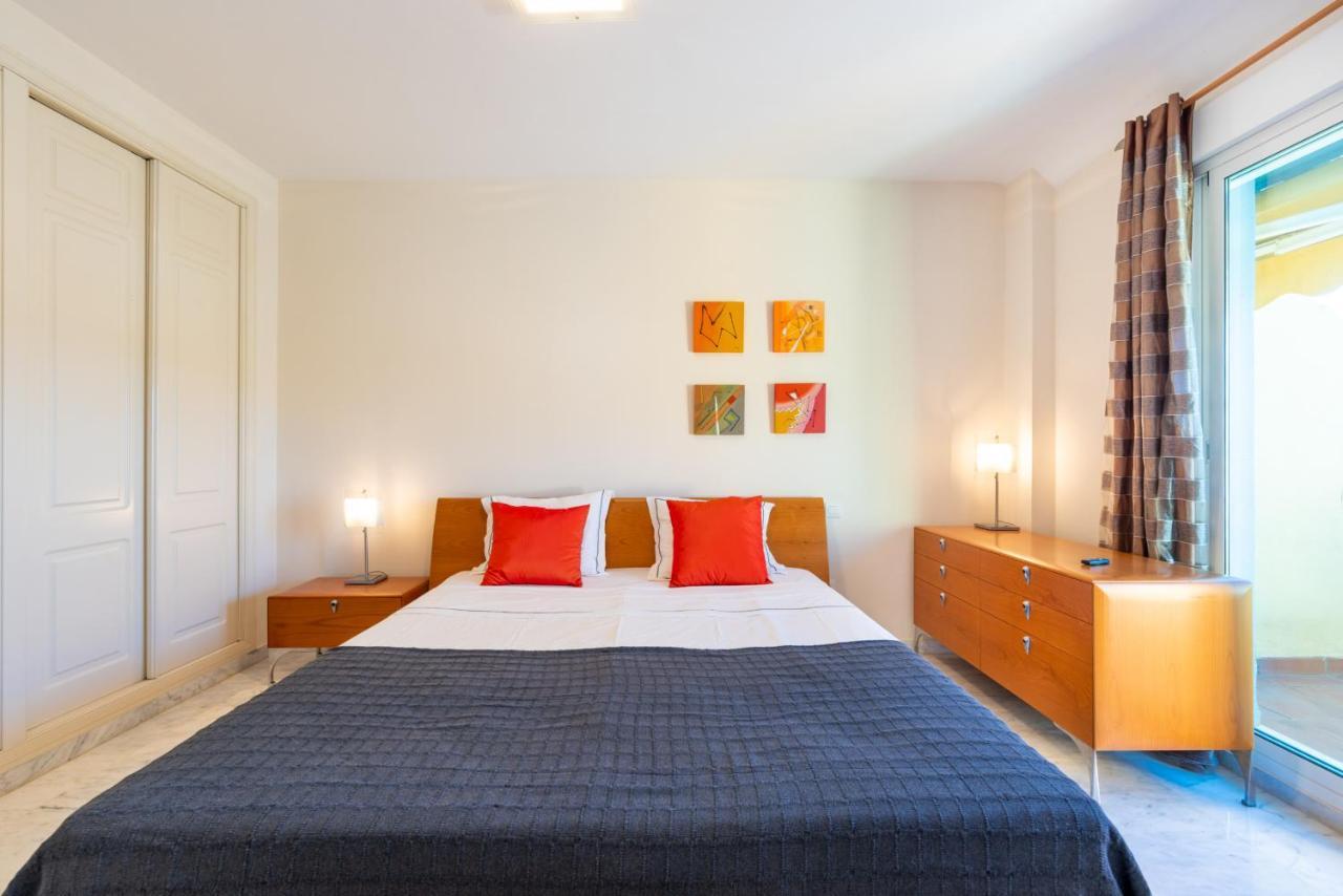 Apartment Bahia De - 3 Bedroom With Sea View
